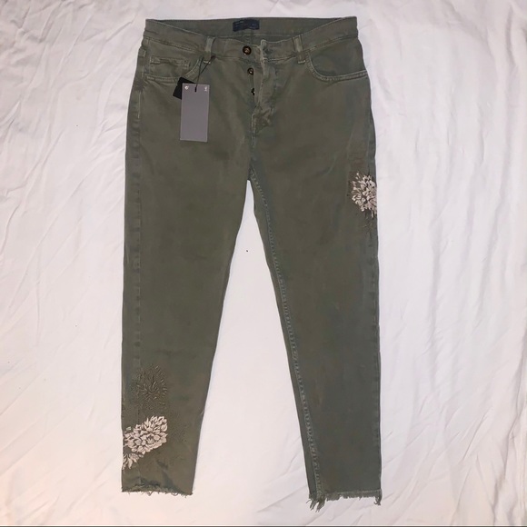 Zara Other - Floral Embroidered Jeans